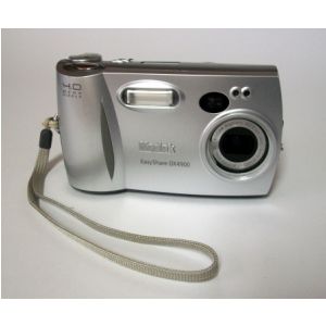 Kodak DX-4900 camera, lens not yet in forward position